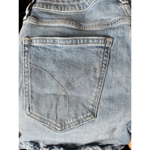 Calvin Klein Shorts Size 28 Hi Rise Distressed Cut-Off Light Wash Shorts Womens - Picture 7 of 11